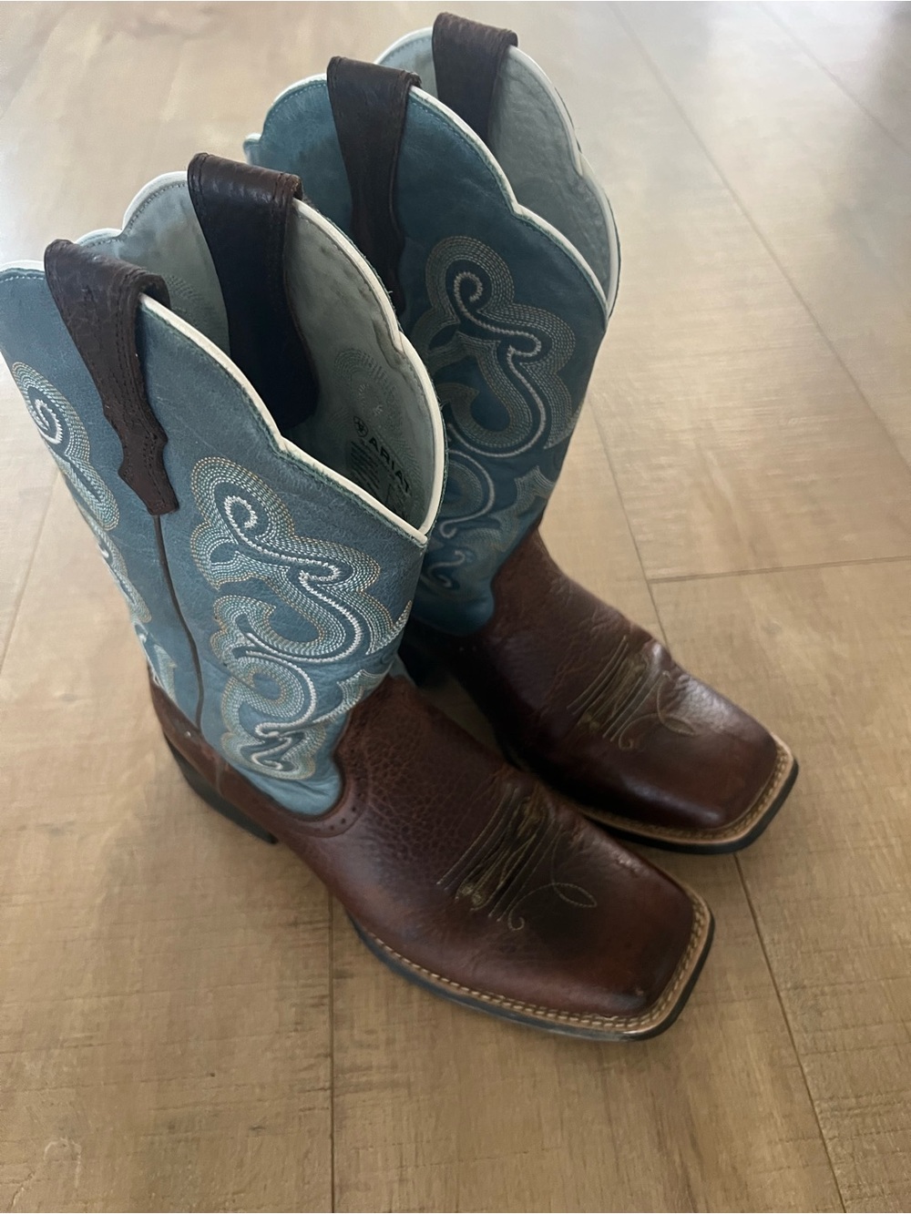 Ariat Brown Leather & Blue Embroidered Woman’s Western Boots